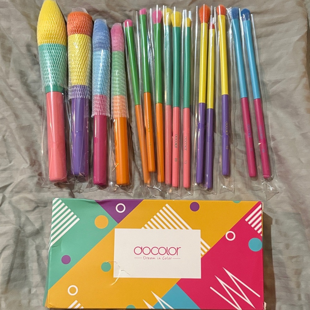 Vibrant Makeup Brush Set - Multicolor